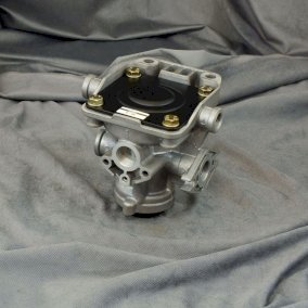 351 033 001 Zawór hamulcowy