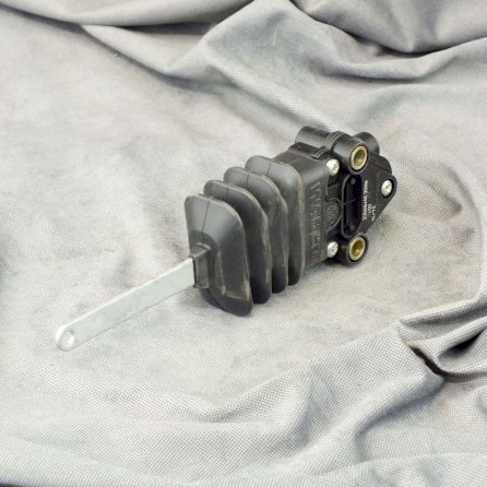 Zawór poziomujący kabiny