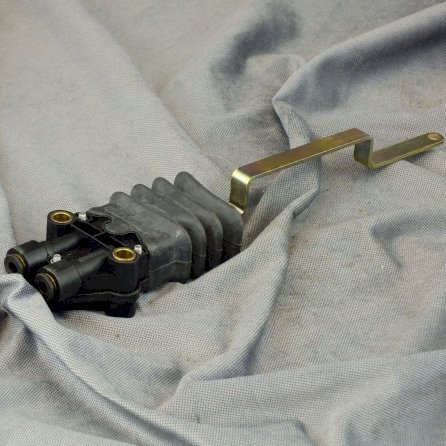 Zawór poziomujący kabiny