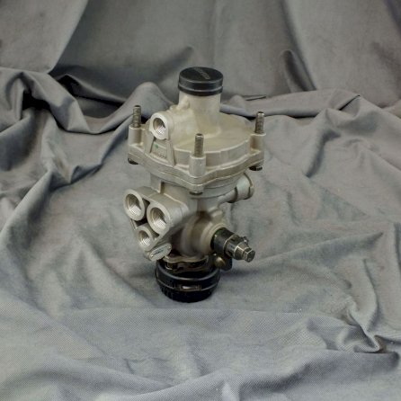 Automatyczny regulator siły hamowania.