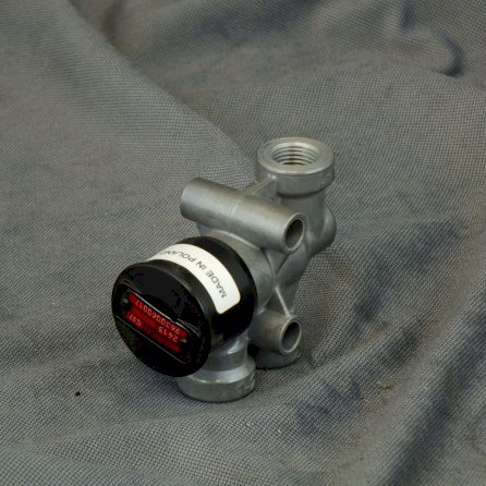 Zawór luzujący przyczepy